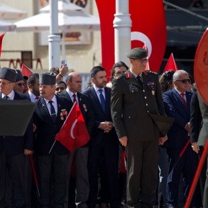 19 Eylül Gaziler Günü Vesilesiyle Taksim Cumhuriyet Anıtı’nda Çelenk Sunma Töreni Düzenlendi - fotoğraf 1
