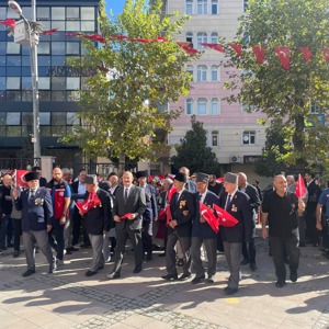 19 Eylül Gaziler Günü Münasebetiyle Tüm İlçelerimizde Düzenlemiş Olduğumuz “Kahramanlarla Kardeşlik Yolunda” Yürüyüş Etkinliklerinde, Kahraman Gazilerimiz ile Beraber Yürüdük - fotoğraf 2