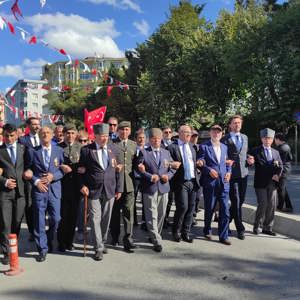 19 Eylül Gaziler Günü Münasebetiyle Tüm İlçelerimizde Düzenlemiş Olduğumuz “Kahramanlarla Kardeşlik Yolunda” Yürüyüş Etkinliklerinde, Kahraman Gazilerimiz ile Beraber Yürüdük - fotoğraf 3