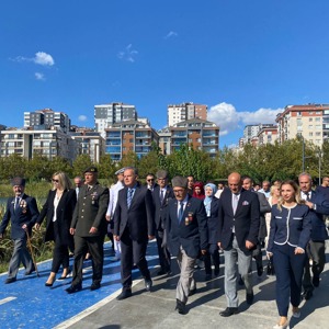 19 Eylül Gaziler Günü Münasebetiyle Tüm İlçelerimizde Düzenlemiş Olduğumuz “Kahramanlarla Kardeşlik Yolunda” Yürüyüş Etkinliklerinde, Kahraman Gazilerimiz ile Beraber Yürüdük - fotoğraf 5
