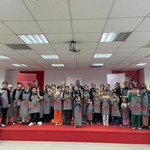 "Neşeli Eller" Etkinliğiyle Renkli ve Anlamlı Bir Gün Yaşandı - fotoğraf 1