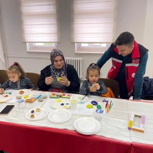 "Neşeli Eller" Etkinliğiyle Renkli ve Anlamlı Bir Gün Yaşandı - fotoğraf 11