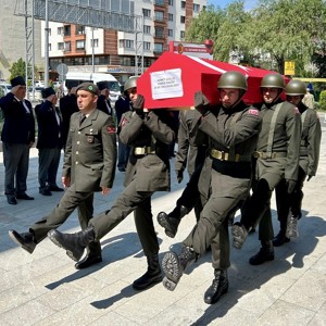 Kıbrıs Gazimiz Ahmet Çullu Askeri Törenle Ebediyete Uğurlandı - fotoğraf 1
