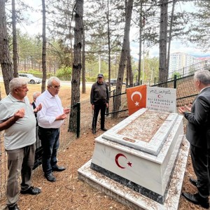Kıbrıs Gazimiz Ali Cesuroğlu Kabri Başında Dualarla Anıldı - fotoğraf 2
