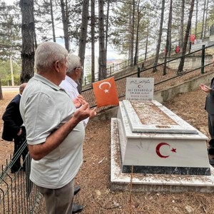Kıbrıs Gazimiz Ali Cesuroğlu Kabri Başında Dualarla Anıldı - fotoğraf 4