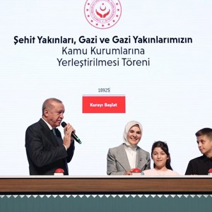 Cumhurbaşkanı Erdoğan ve Aile ve Sosyal Hizmetler Bakanımız Göktaş, Şehit Yakınları, Gazi ve Gazi Yakınlarının Kamu Kurumlarına Yerleştirilmesi Kura Töreni'ne katıldı - fotoğraf 3