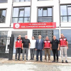 Vali Muammer Erol’dan Özel Cumhuriyet Bakım Merkezi’ne Ziyaret - fotoğraf 2