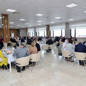 19 Eylül Gaziler Günü dolayısıyla gazi, gazi yakınları ve şehit ailelerinin onuruna bir yemek programı düzenledi. - fotoğraf 2