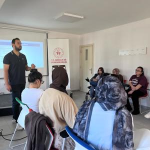 İletişim Becerileri ve Problem Çözme Atölyeleri ile Öğrenciler Kendini Keşfetti - fotoğraf 3