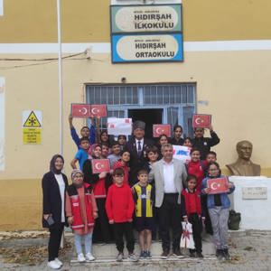 19 Eylül Gaziler Günü kapsamında Gazimiz Cemil Yaralı, Hıdırşah İlkokulu öğrencileri ile bir araya geldi - fotoğraf 1