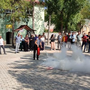 Çocuk Evleri Koordinasyon Merkezi’nde Yangın Eğitimi ve Tatbikatı Başarıyla Gerçekleştirildi - fotoğraf 1