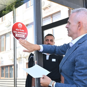 2025 Yılı “Aile Yılı” Kapsamında Karaman’da Firmalara “Aile Yılı” Stickerları Teslim Edildi - fotoğraf 18