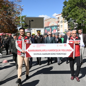 Karaman’da “Kahramanlarla Kardeşlik Yolunda” Yürüyüşü ve Anlamlı Ziyaretler - fotoğraf 3