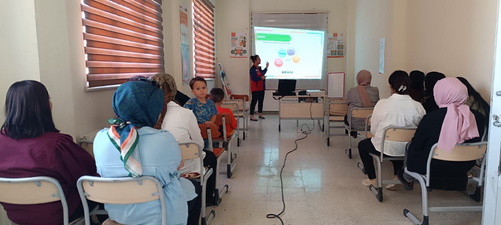 Yüksekova Aile Destek Merkezi Kursiyerlere Eğitim