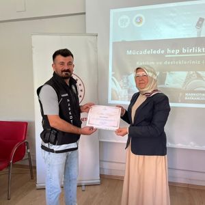 "En İyi Narkotik Polis Anne Projesi" kapsamında farkındalık semineri Düzenlendi - fotoğraf 1