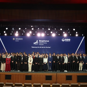 Bakanımız Göktaş, "Bosphorus Diplomasi Forumu'nda" gençlerle bir araya geldi - fotoğraf 6