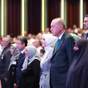 Cumhurbaşkanı Erdoğan ve Aile ve Sosyal Hizmetler Bakanımız Göktaş, Şehit Yakınları, Gazi ve Gazi Yakınlarının Kamu Kurumlarına Yerleştirilmesi Kura Töreni'ne katıldı - fotoğraf 4