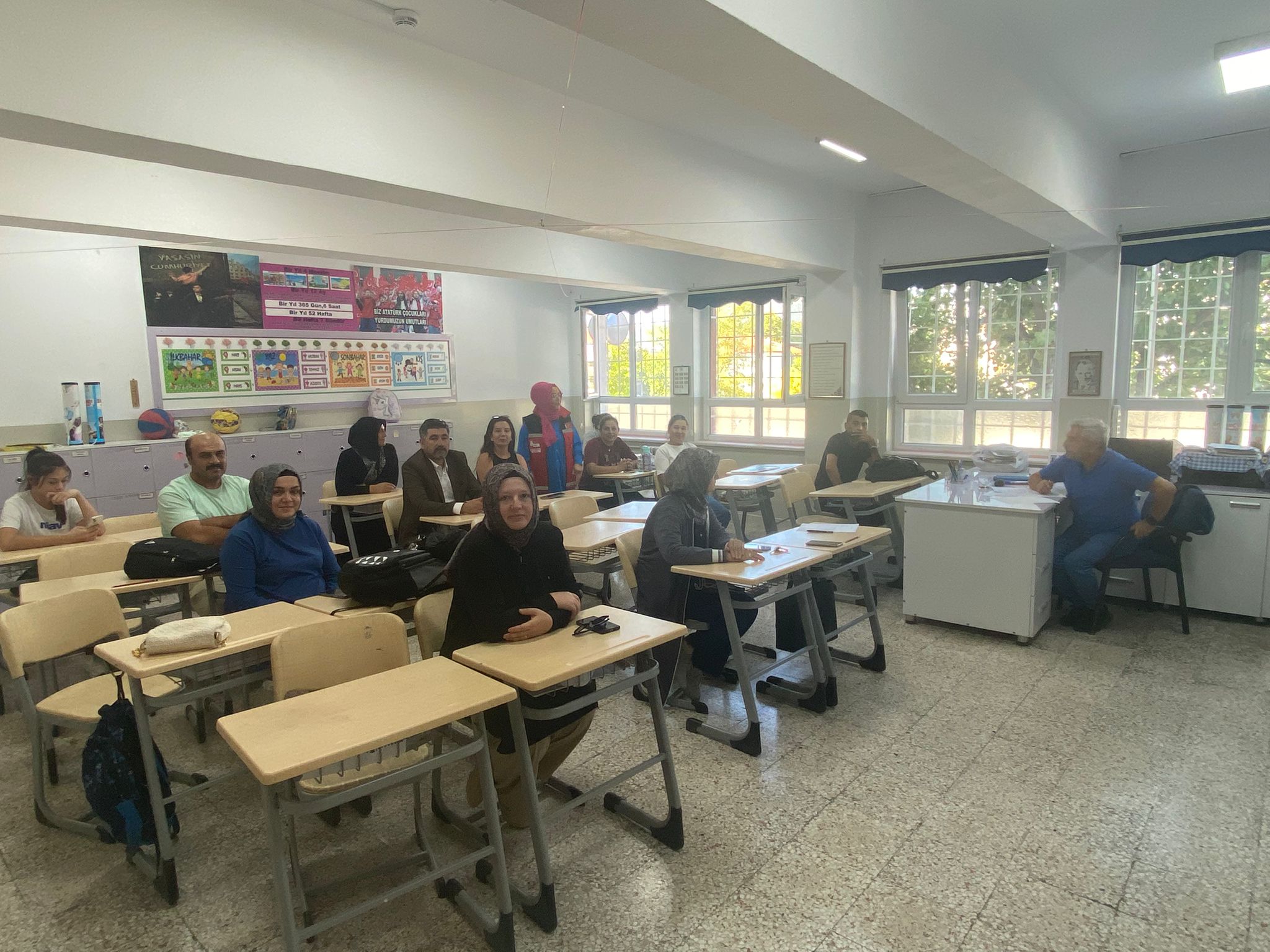 Bu Kez Sıralara Çocuklar Değil, Veliler Oturdu!