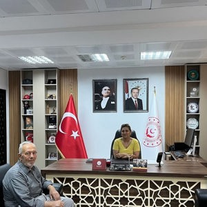 "60+ Tazelenme Üniversitesi’nde yeni döneme başlayacak Huzurevi sakinimiz, İl Müdürümüz Sayın Emine BÖÇKÜN’ü makamında ziyaret etti." - fotoğraf 1