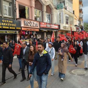 “Kahramanlarla Kardeşlik Yolunda” Gaziler Günü Yürüyüşü Gerçekleştirildi - fotoğraf 2