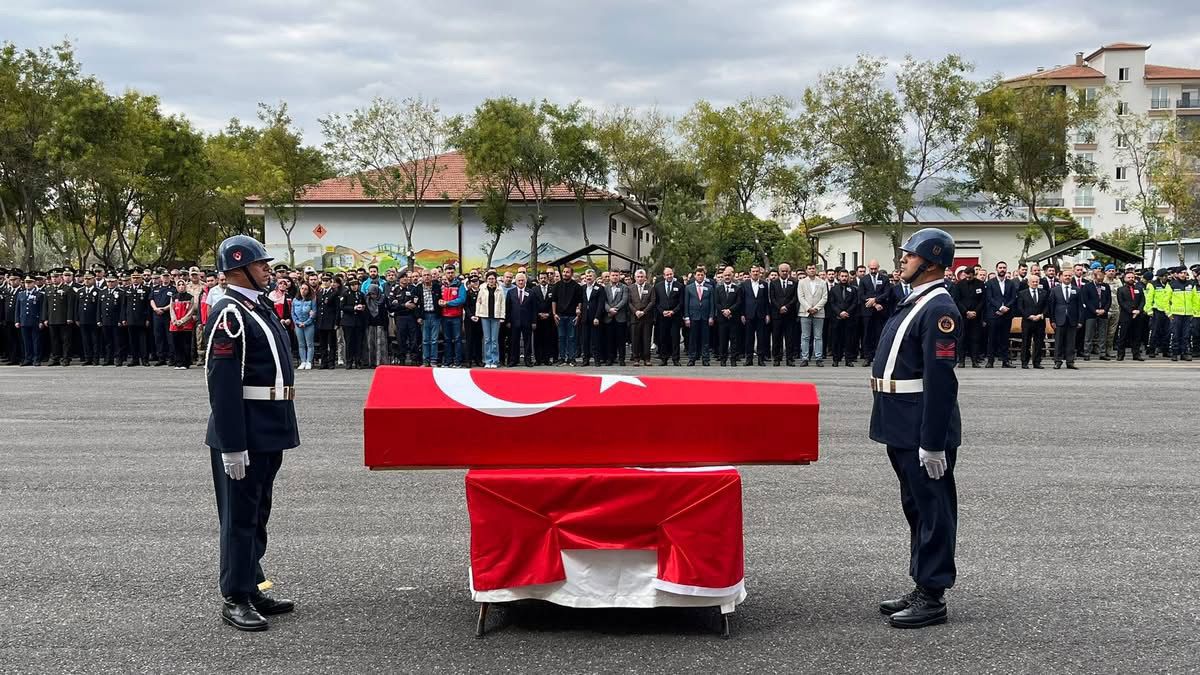 Şehitlerimizi Ebedi İstiratgahlarına Uğurladık! - fotoğraf 2