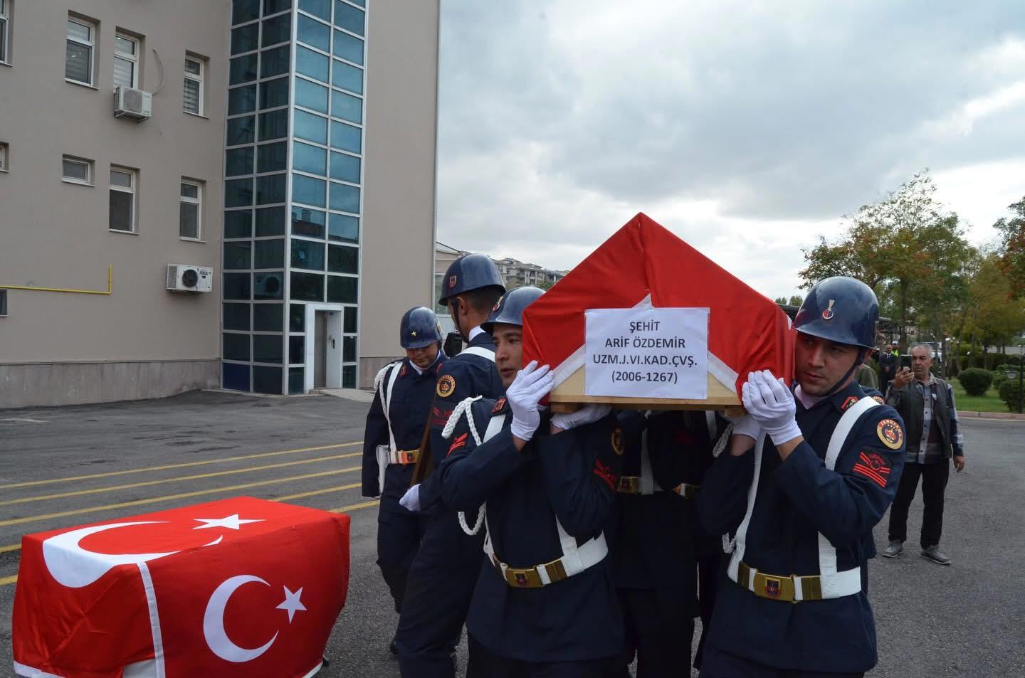 Şehitlerimizi Ebedi İstiratgahlarına Uğurladık! - fotoğraf 5