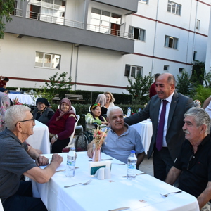 İl Müdürümüz Galip SÖKMEN 1 Ekim Dünya Yaşlılar Gününde Huzurevi Sakinlerimiz ile Bir Araya Geldi - fotoğraf 1
