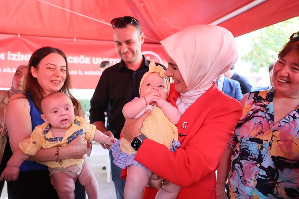 Eylül ayı doğum yardımı ödemeleri annelerin hesaplarına yatırıldı