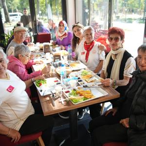 1 Ekim Yaşlılar Günü’nde Edirne Huzurevinde Kalan Büyüklerimiz İçin Kahvaltı Etkinliği Düzenlendi. - fotoğraf 6