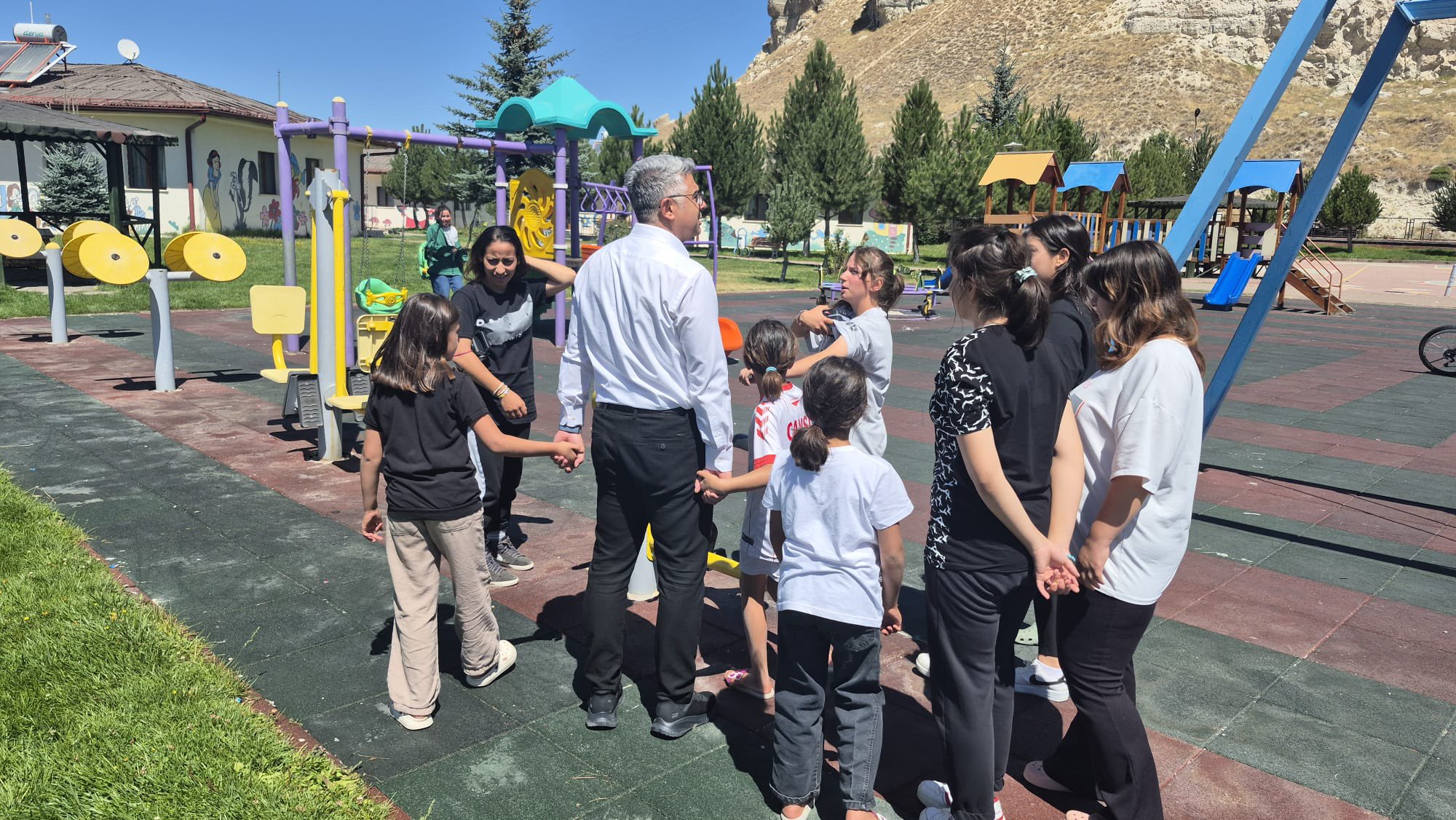 İl Müdürümüz Özgür Kırmızıtaş, Dört Eylül Çocuk Evleri Sitesini ziyaret etti.