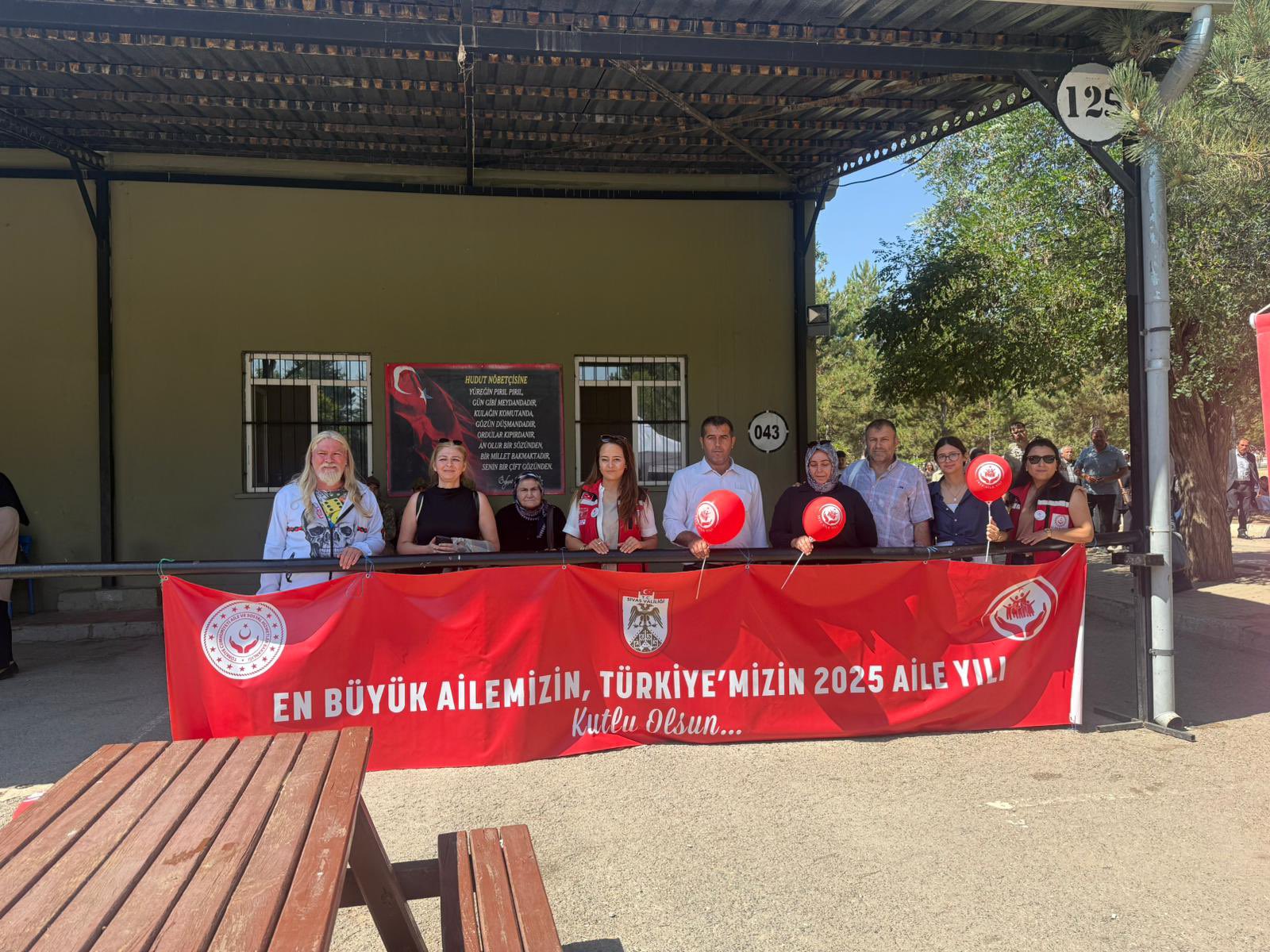 Aile Yılı faaliyetleri kapsamında, 5. Piyade Eğitim Tugayı General Şükrü Kanatlı Kışlası’nda düzenlenen törende farkındalık standı açıldı.