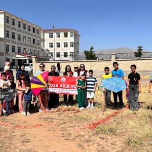 Geri Dönüşüm Atölyesinde Uçurtma Etkinliği - fotoğraf 1