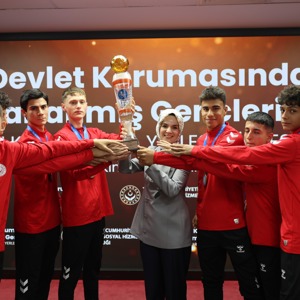 Bakanımız Göktaş, devlet korumasındaki gençlerin kamu kurumlarına yerleştirilmesi töreninde konuştu - fotoğraf 6