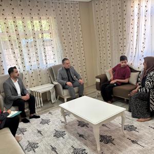 İl Müdürümüz Vefa Akdoğan’dan Özel Bireye Sahip Aileye Destek Ziyareti - fotoğraf 1