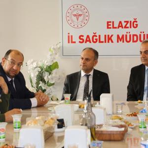 1 Ekim Dünya Yaşlılar Günü kapsamında; Elazığ İl Sağlık Müdürlüğü kıymetli büyüklerimizi ağırlayarak etkinlik düzenlediler.  - fotoğraf 4