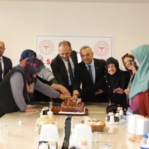 1 Ekim Dünya Yaşlılar Günü kapsamında; Elazığ İl Sağlık Müdürlüğü kıymetli büyüklerimizi ağırlayarak etkinlik düzenlediler.  - fotoğraf 6
