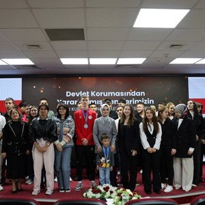 Bakanımız Göktaş, devlet korumasındaki gençlerin kamu kurumlarına yerleştirilmesi töreninde konuştu - fotoğraf 3