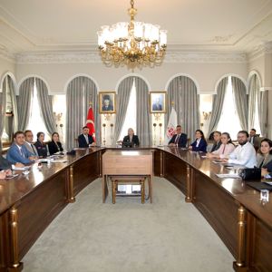 Çocuk Evleri Sitelerinde Güçlendirici Bakım Modelinin Uygulanmasına İlişkin Protokol Toplantısı Vali Yardımcımız Sn. Serap ÖZMEN ÇETİN Başkanlığında Gerçekleştirildi - fotoğraf 1
