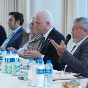 İstanbul Valimiz Sn. Davut GÜL, Zeytinburnu Kaymakamı Sn. Dr. Adem USLU ve İl Müdürümüz Sn. Ömer TURAN ile Birlikte,  Zeytinburnu Semiha Şakir Huzurevi’ne Ziyarette Bulunmuştur - fotoğraf 1