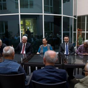 İstanbul Valimiz Sn. Davut GÜL, Zeytinburnu Kaymakamı Sn. Dr. Adem USLU ve İl Müdürümüz Sn. Ömer TURAN ile Birlikte,  Zeytinburnu Semiha Şakir Huzurevi’ne Ziyarette Bulunmuştur - fotoğraf 2