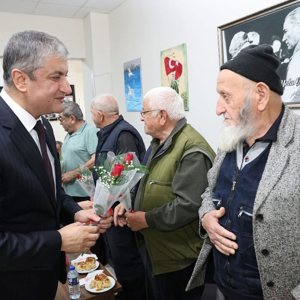 1 Ekim Dünya Yaşlılar Günü vesilesiyle Valimiz Sayın Mustafa Yavuz Karabük Yücel Huzurevi'ni ziyaret etti - fotoğraf 9