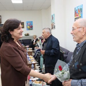 1 Ekim Dünya Yaşlılar Günü vesilesiyle Valimiz Sayın Mustafa Yavuz Karabük Yücel Huzurevi'ni ziyaret etti - fotoğraf 3