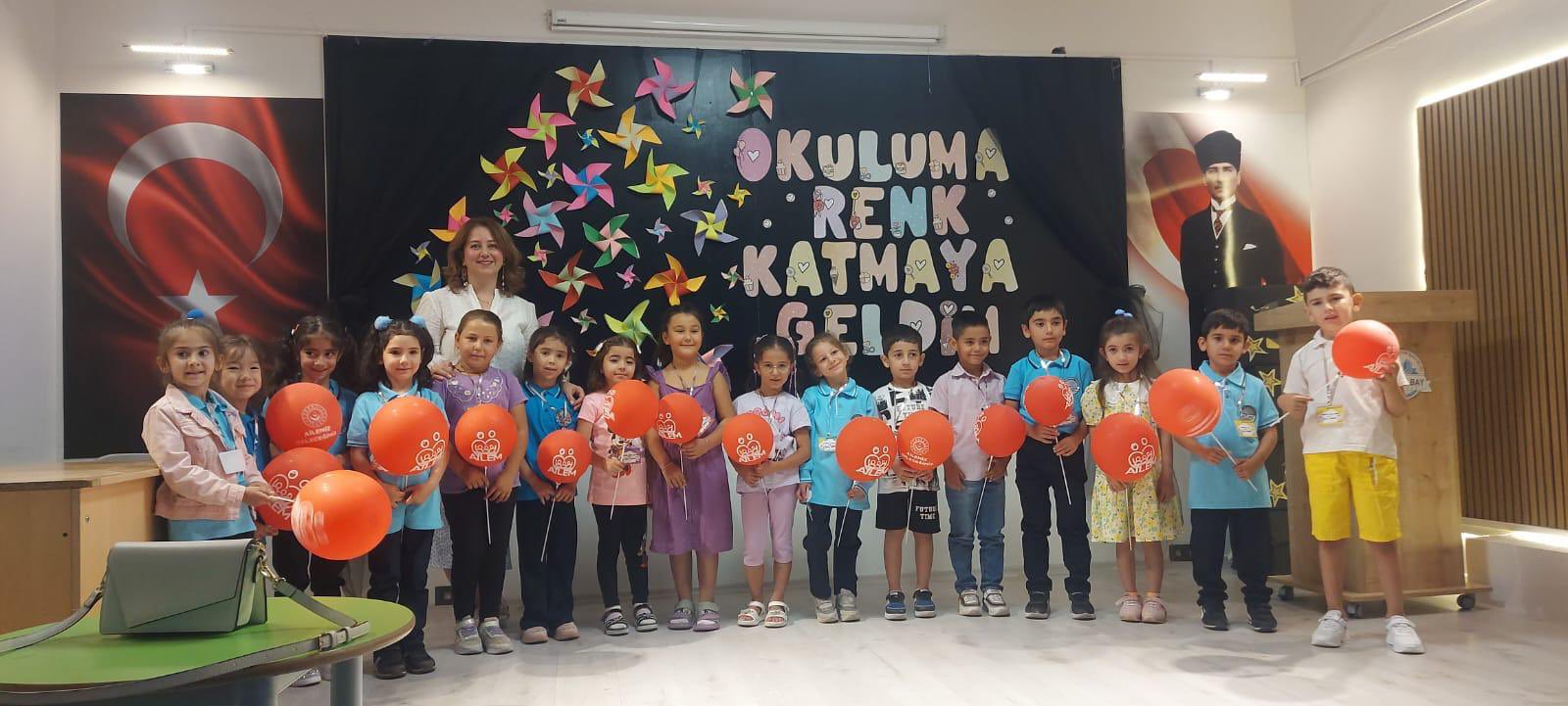 2025/26 eğitim-öğretim yılının ilk gününde, 2025 Aile Yılı kapsamında; eğitime uyum sürecinde ailelerimizin ve çocuklarımızın her zaman yanında olduğumuzu bir kez daha vurguluyoruz.