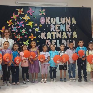 2025/26 eğitim-öğretim yılının ilk gününde, 2025 Aile Yılı kapsamında; eğitime uyum sürecinde ailelerimizin ve çocuklarımızın her zaman yanında olduğumuzu bir kez daha vurguluyoruz. - fotoğraf 2