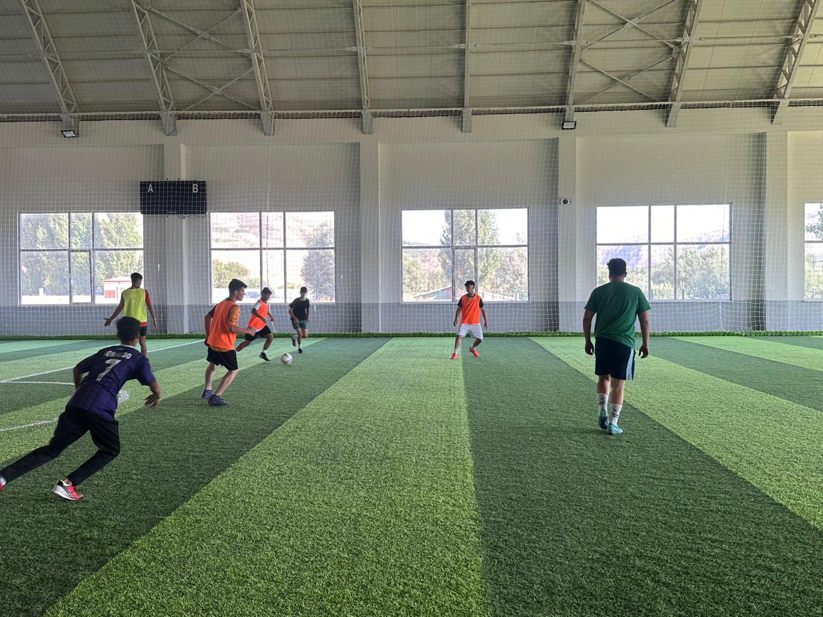 Sivas Çocuk Evleri Sitesinde kalan çocuklarımız, halı sahada bir araya geldi