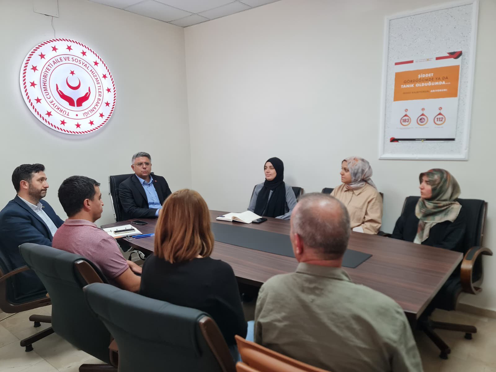 İl Müdürümüz Özgür Kırmızıtaş başkanlığında, İl Müdür Yardımcımız Ferhat Fidan, Şube Müdürümüz Fadime Meti ve Şiddet Önleme ve İzleme Merkezi (ŞÖNİM) çalışma arkadaşlarımızla birlikte değerlendirme toplantısı gerçekleştirildi.