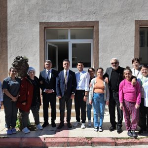 Vali Yardımcımız Sayın İhsan Maskar, İl Müdürümüz Özgür Kırmızıtaş ve İl Müdür Yardımcılarımız ile birlikte Karşıyaka Engelli Bakım ve Rehabilitasyon Merkezi’ni ziyaret ederek denetimlerde bulundu. - fotoğraf 1