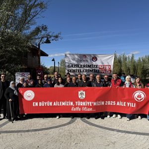 Sivas Şehit ve Gaziler Derneği tarafından, “Şehitlerimize Saygı, Gazilerimize Vefa Projesi” kapsamında Hafik Gölü’nde düzenlenen piknik programı - fotoğraf 3