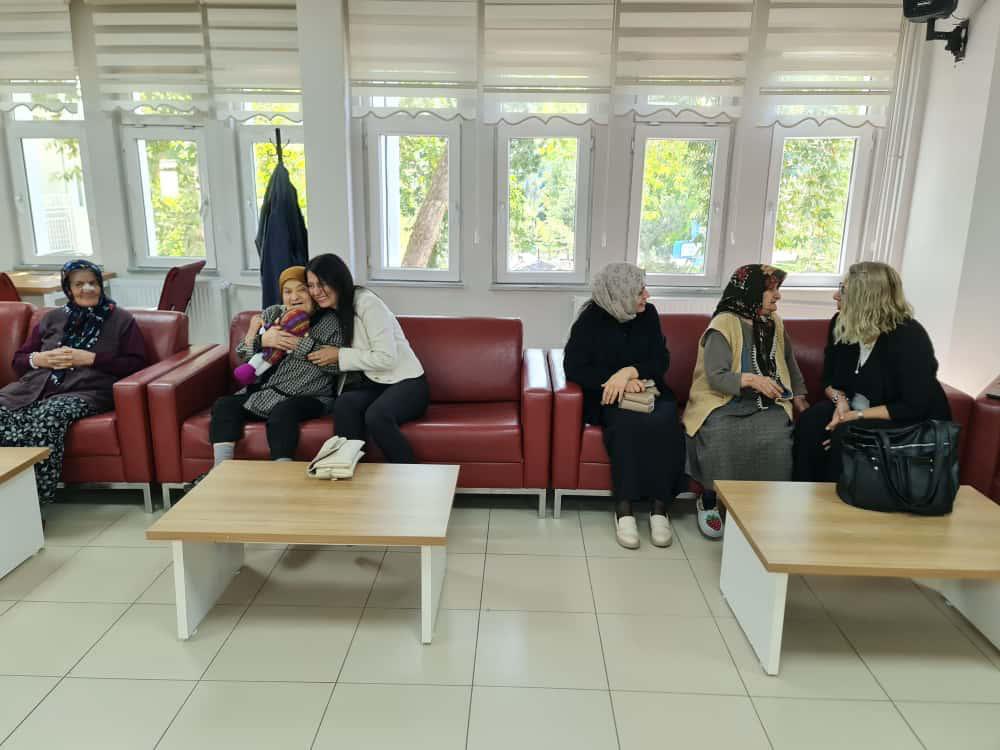 İl Müdürümüz Özgür Kırmızıtaş ve eşi Deniz Kırmızıtaş, İhramcızade İsmail Hakkı Toprak Huzurevindeki büyüklerimizi ziyaret ederek onların isteklerini dinledi, gönüllerine dokunan samimi sohbetler gerçekleştirdi.