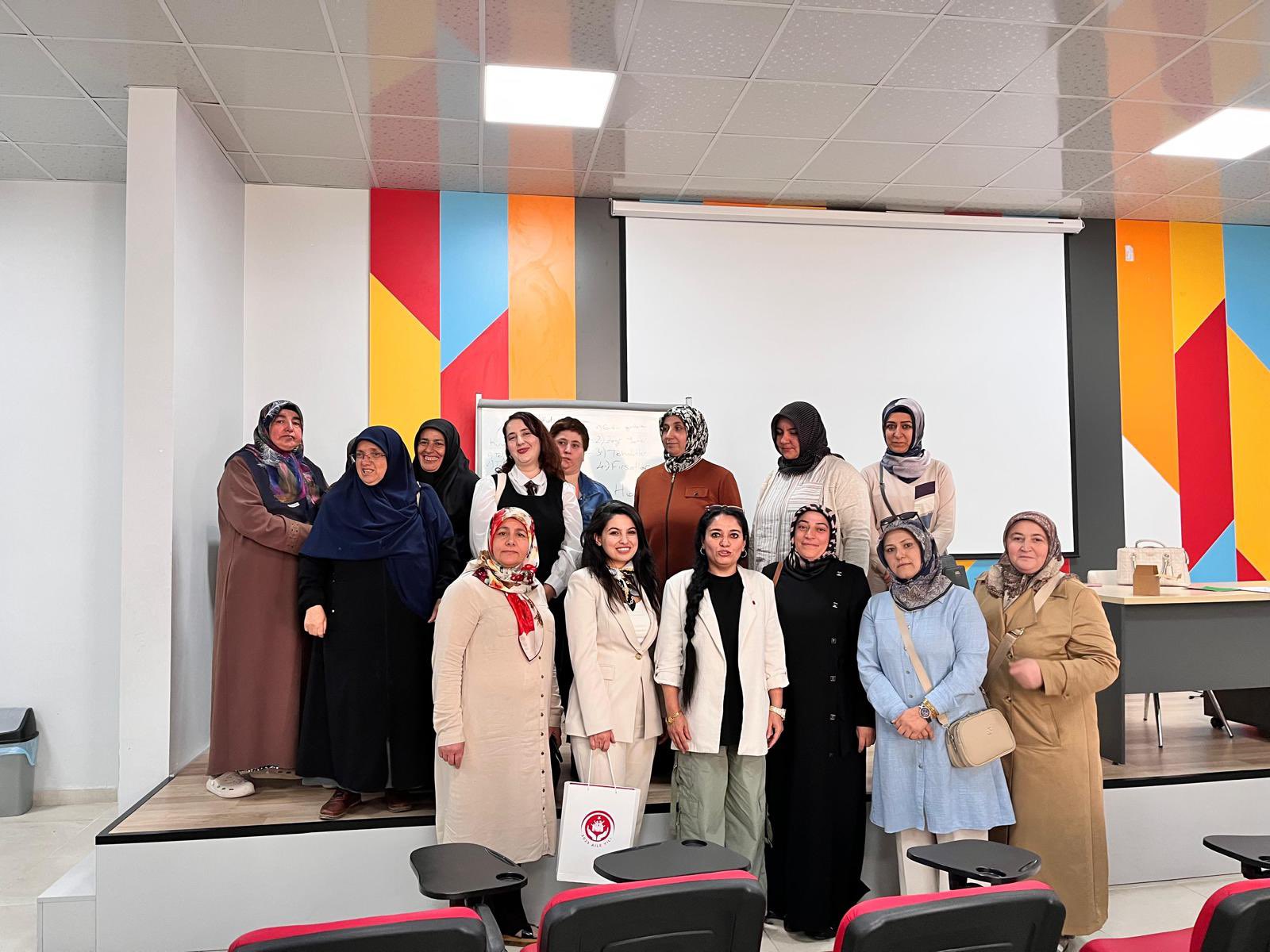 2025 Aile Yılı faaliyetleri kapsamında, çalışma arkadaşlarımız tarafından Fatih Kültür Merkezinde vatandaşlarımız için “Kendini Bilmek” konulu seminer düzenlendi.